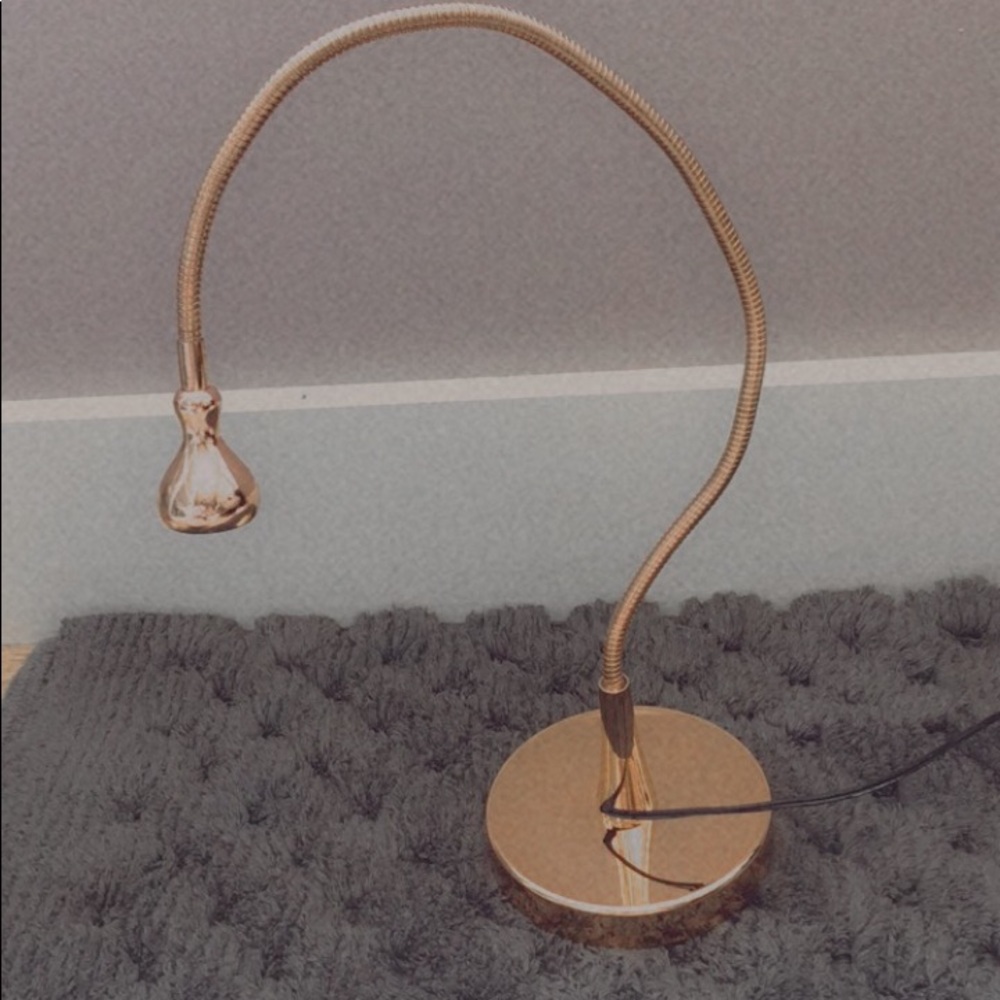 LIKE NEW faux brass gold bendable desk light.